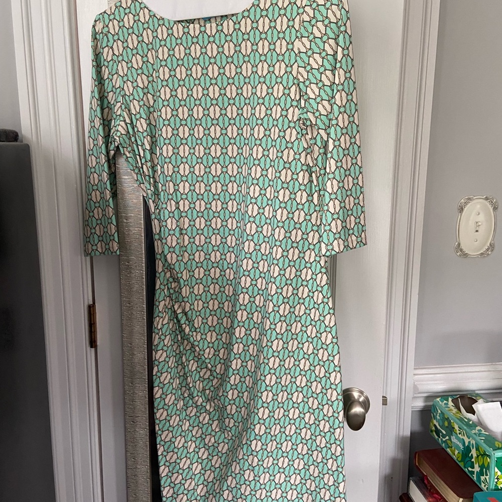 J. McLaughlin Green and White Sheath Dress 3/4 Sleeve Bateau Neckline